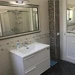 Iljazi's 아파트 *