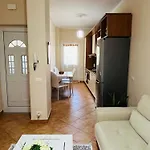 Iljazi's 아파트