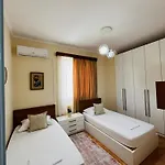 Iljazi's 아파트 *